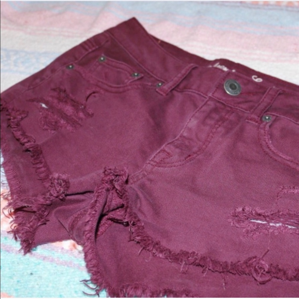American Eagle distressed maroon shorts